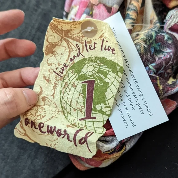 NWT One World Floral Print V-neck 3/4 Sleeve Handkerchief Hem Line Size S - Picture 7 of 9